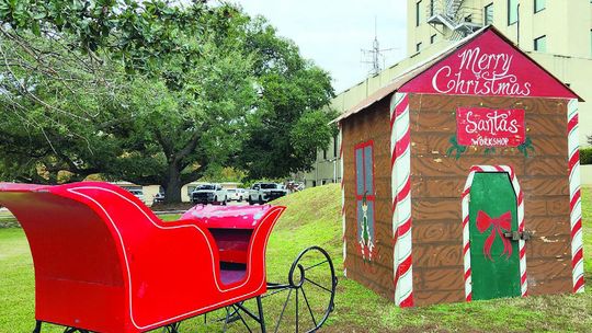 Courthouse shows its Christmas spirit