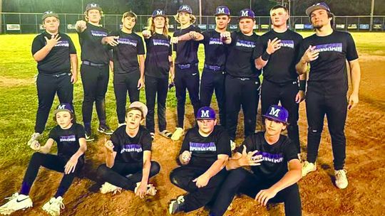 Dragons eighth graders cap perfect season at 19–0