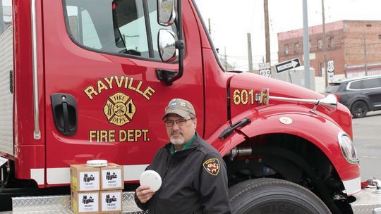 Fire department offers public free smoke detectors