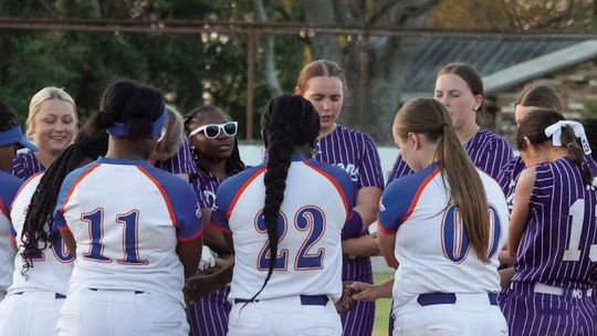 Mangham outslugs DCS in district softball play