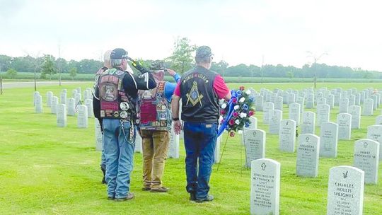 Run for the Wall stops at veteran’s cemetary