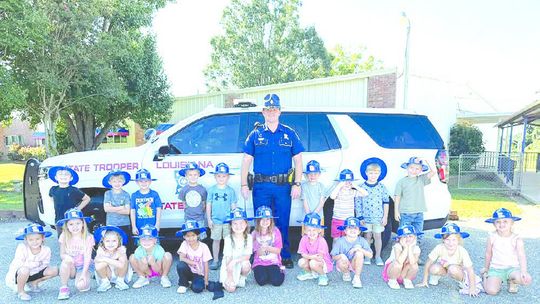 State trooper meets with R.A. kindergarteners