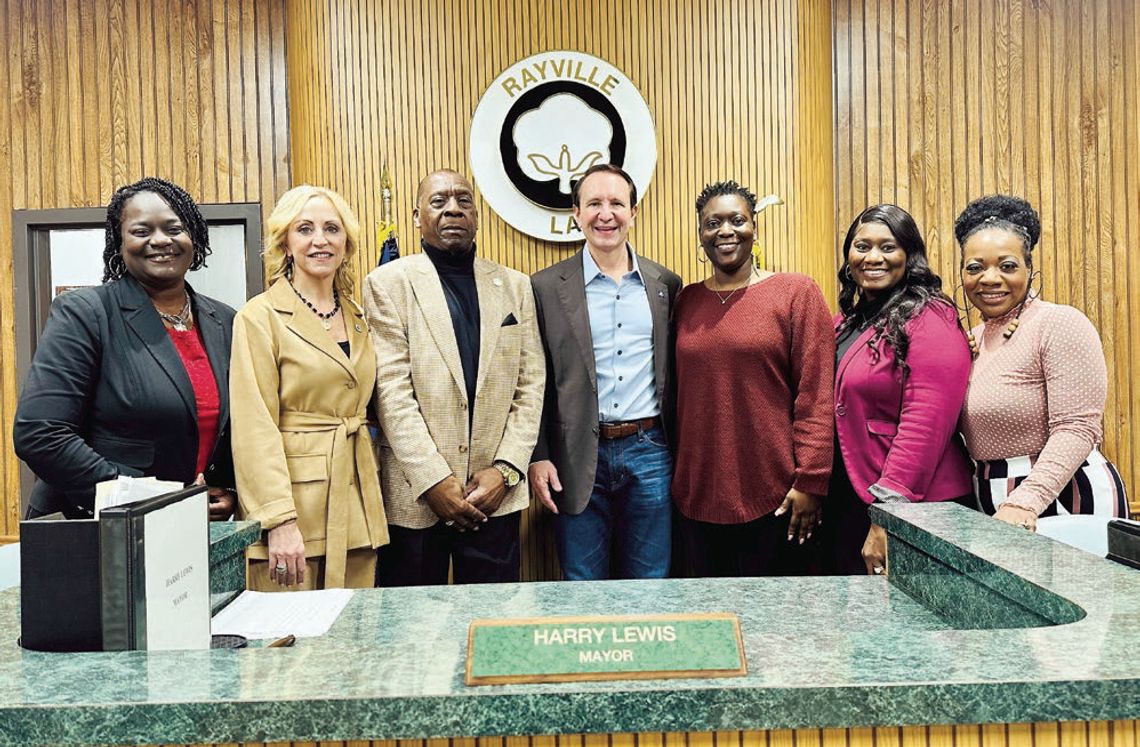 Governor meets with mayor and town staff