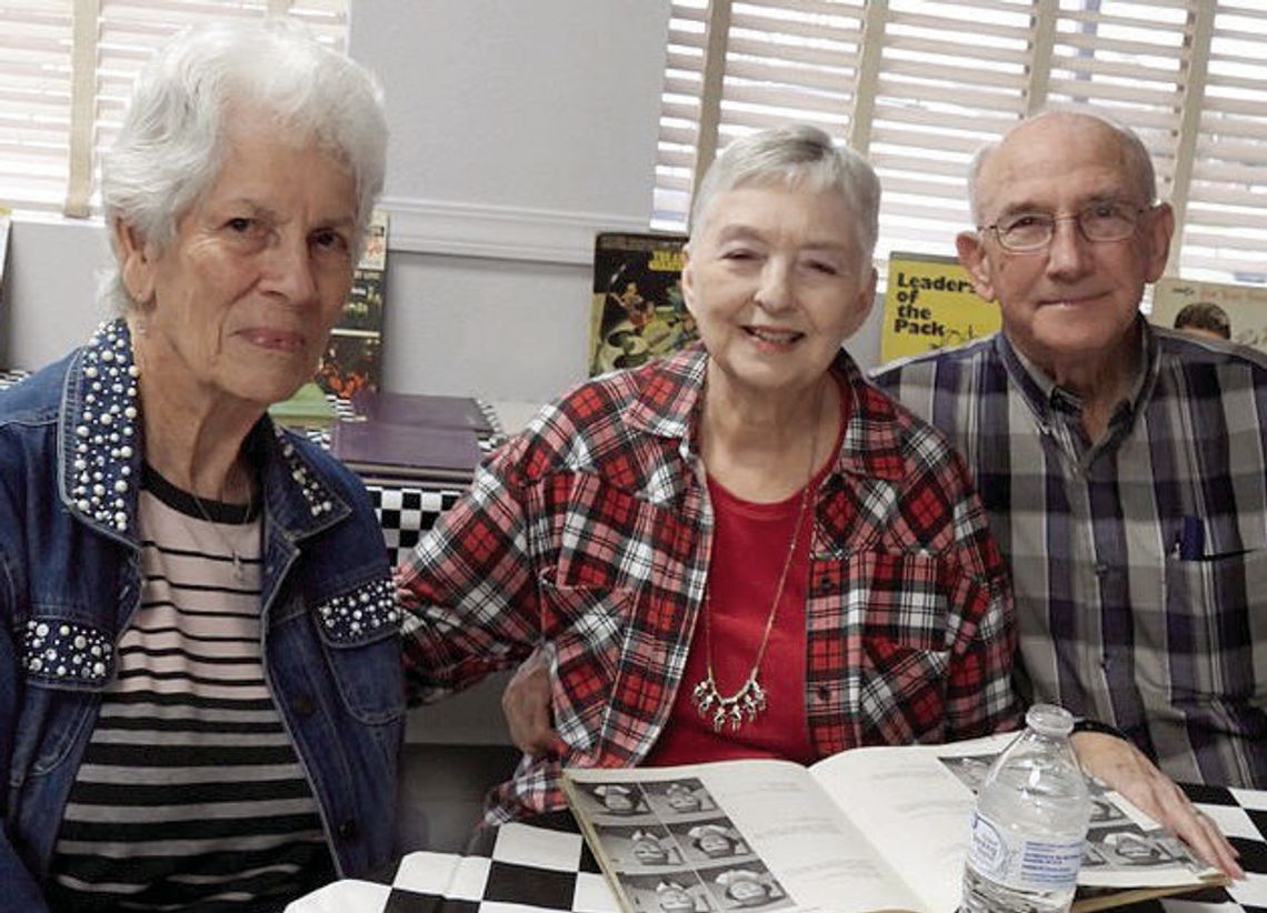 Mangham rocks to 50s & Floats