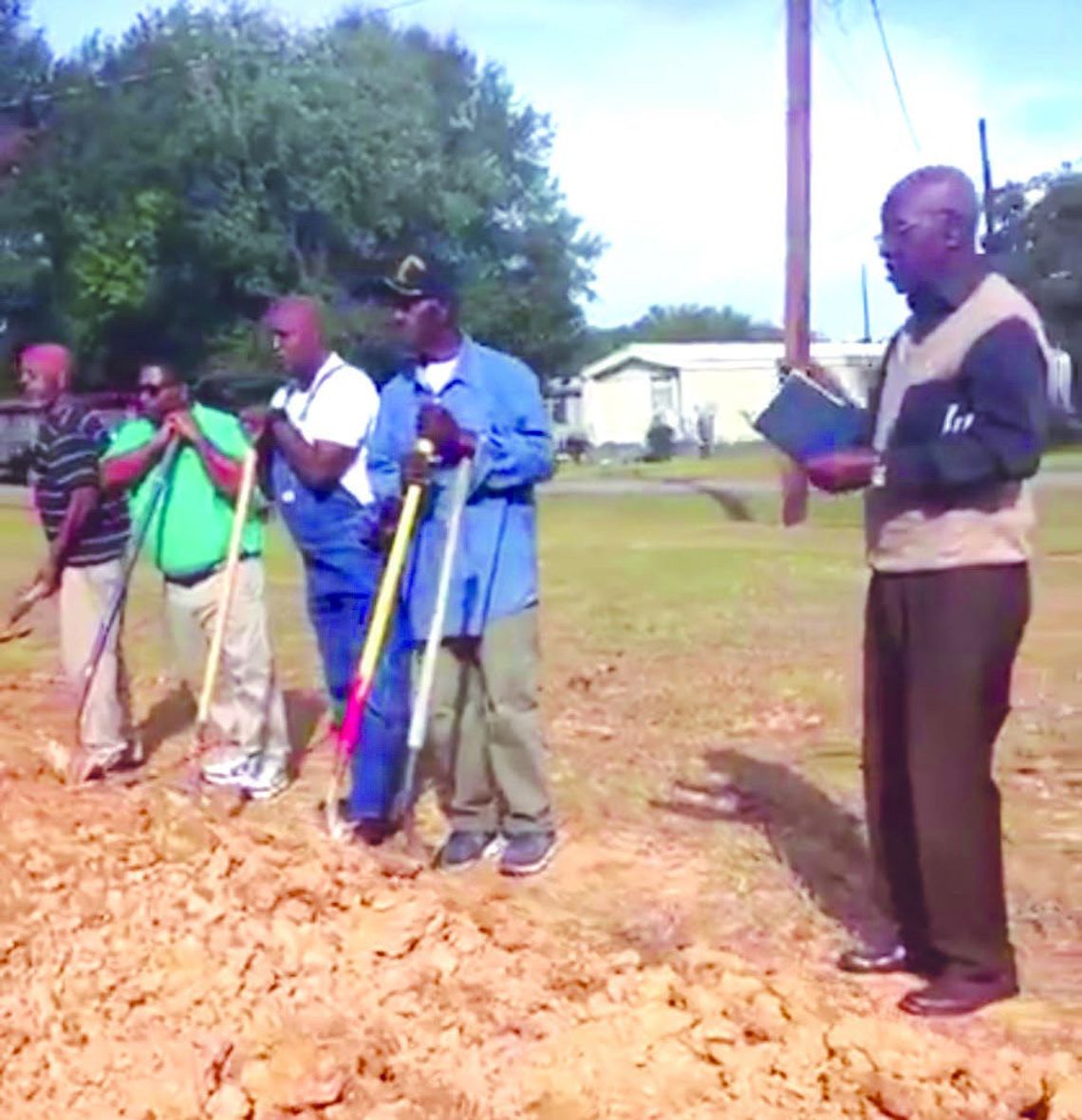 New Vine Baptist Church holds groundbreaking New Vine Baptist Church holds groundbreaking
